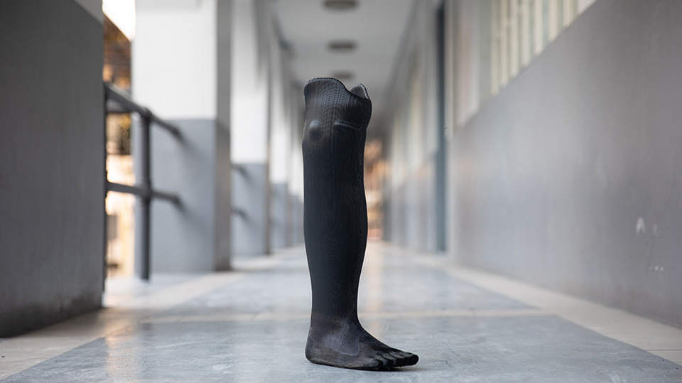 Instalimb’s prosthetic leg, made from polylactic acid carbon—a reinforced material consisting of plastic mixed with carbon—is both lightweight and comfortable to wear.