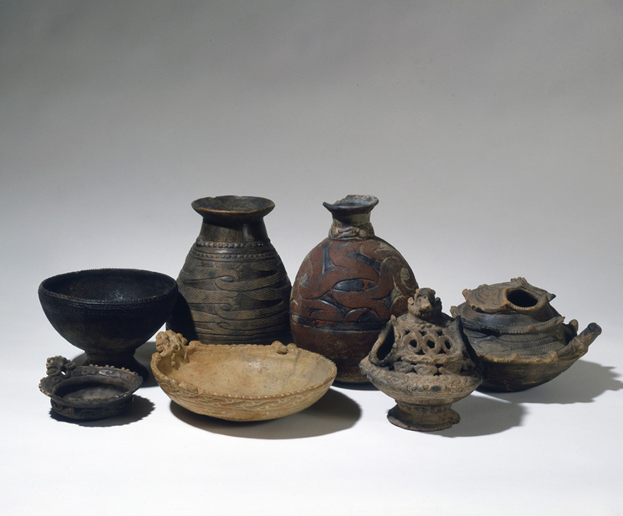 a wide variety of pottery from the Korekawa Site in Aomori Prefecture.