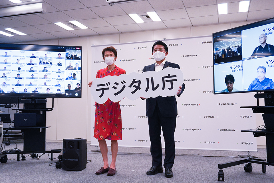 The new Digital Agency began operation on September 1. It will serve as a control tower of the country’s digital transformation, including the provision of administrative services by the government online. HIRAI Takuya, on the right, minister of Digital Agency, shown with ISHIKURA Yoko, the first chief officer of the Agency.