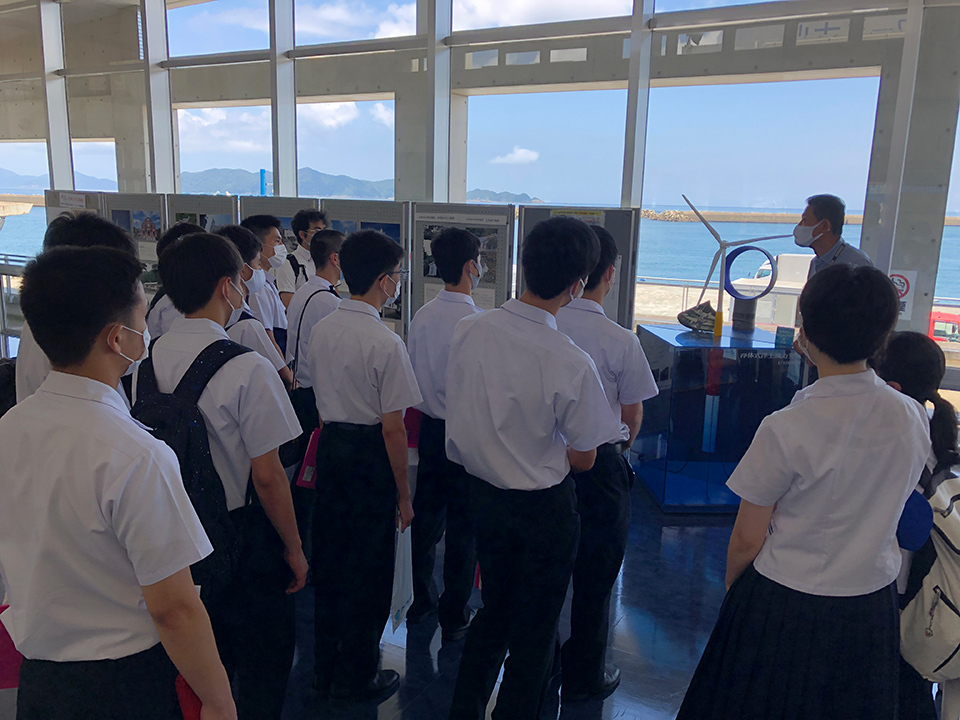 Fuel cells are also being developed for heavy-duty trucks, which account for a high proportion of CO2 emissions by commercial vehicles.