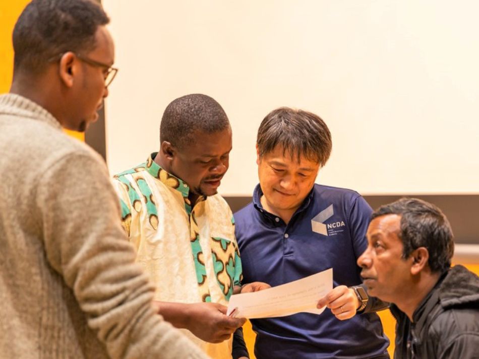 Power Assist Suits reduced back stress and helped officials pick up shots at shot-put venues, while also aiding personnel in the exchange of weight plates during powerlifting competitions. TOKYO 2020