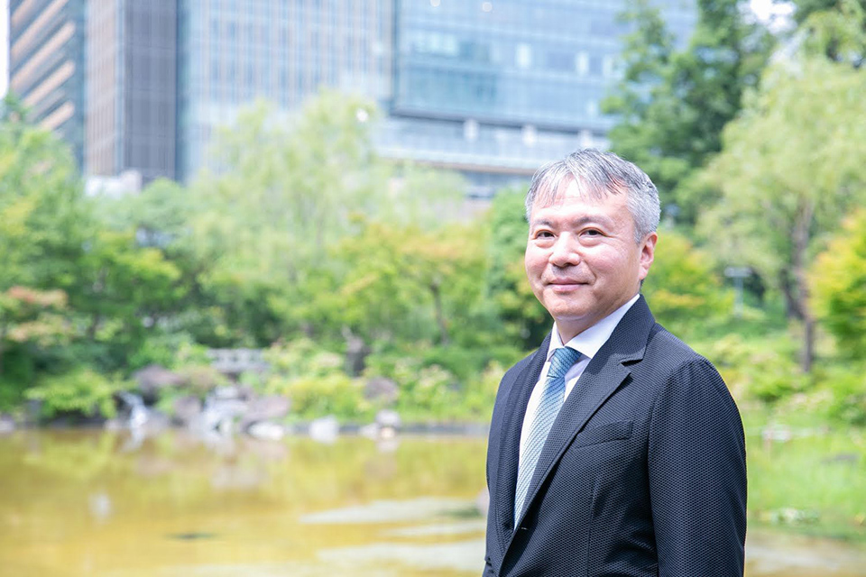 KUBOTA Ryo, M.D., Ph.D., an ophthalmologist as well as president and chief executive officer of Kubota Pharmaceutical Holdings. After many years of research and through his experience discovering the causative gene of glaucoma, Kubota learned the importance of persevering without ever giving up.