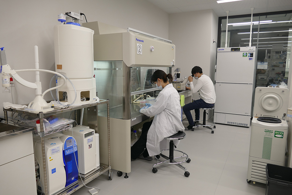 The Kobe Biomedical Innovation Cluster is focusing its efforts on supporting the commercialization of R&D seeds. “Startup Creative Lab” (photo), for example, is an incubation facility for startups in the life science field.