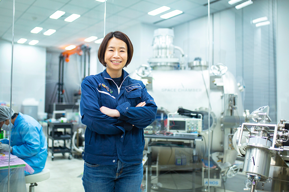 OKAJIMA Lena, who received her Ph.D. in astronomy from the University of Tokyo, founded Ale with the aspiration of developing man-made shooting stars. Besides wishing to inspire more interest in space, she hopes that her company’s research will lead to the sustainable development of humankind and science. 