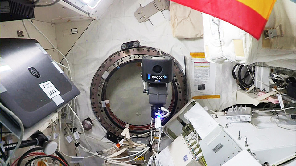 The space avatar in “Kibo”, the Japanese Experiment Module on the International Space Station. JAXA official ICHIKAWA Chiaki said, “This was the first test to access Kibo and send commands from outside a JAXA facility. The incredibly clear video feed impressed the participants.”