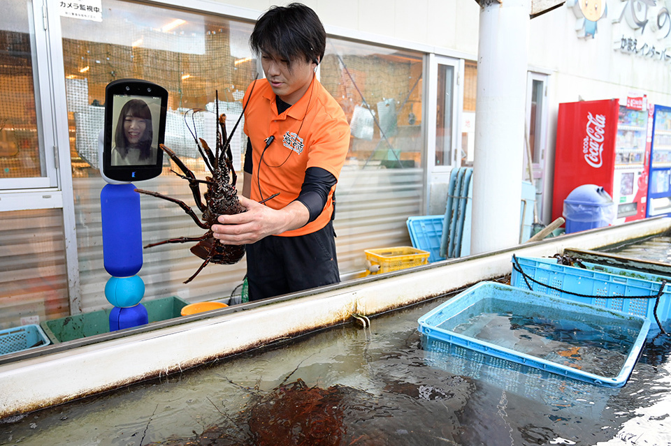 Demand for online shopping has exploded during the pandemic. Oita Prefecture has used avatars at farmers’ stands selling marine and agricultural products.