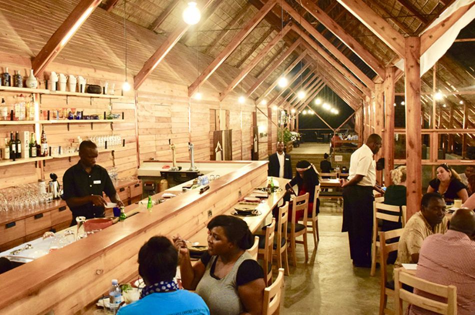 Yamasen is the first Japanese restaurant to have a Japanese chef in Kampala, the capital of Uganda. Initially, guests were mainly foreigners, but now locals also visit and enjoy its food. TIMOTHY LATIM