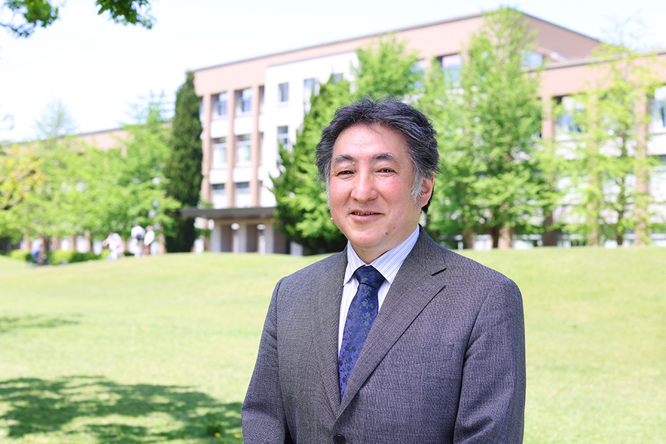 ICU plans to maintain a peaceful education environment for Ukrainian students. “The world’s institutions of higher education are linked in solidarity, no matter where the student undertakes his or her studies. The important thing is that we help each other to nurture the next generation,” says IWAKIRI Shoichiro, president of ICU.