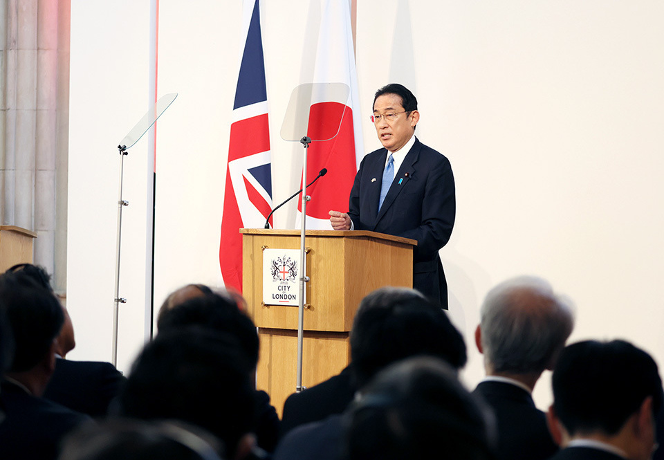 Prime Minister Kishida giving his speech at the Guildhall in the City of London. After expressing his determination at the start of the speech to continue to take resolute action regarding Russia’s aggression against Ukraine, he described a new form of capitalism of his economic policy.