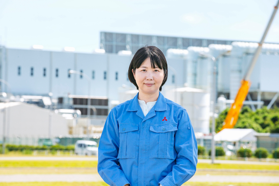 MORIKAWA Tomoko designs gas turbines. Having majored in aerospace engineering, she became intrigued by the power of industrial gas turbines and their potential to contribute to society when she took part in a corporate visit at MHI, and thus decided to join the company. MHI