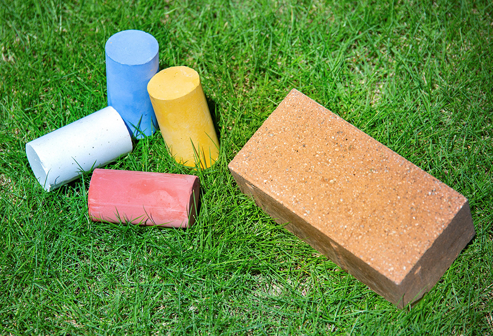 CO2-SUICOM is resistant to harsh environments because its surface becomes denser through carbonation. It is also aesthetically pleasing since the carbonation process prevents efflorescence, or the appearance over time of white deposits on the surface.