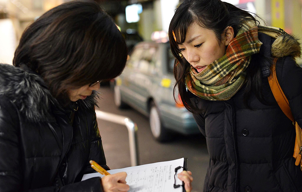 Kawaguchi Kana, a Japanese social entrepreneur who established the certified NPO Homedoor, goes on nightly rounds to check up on the homeless population. DAISUKE GONDO