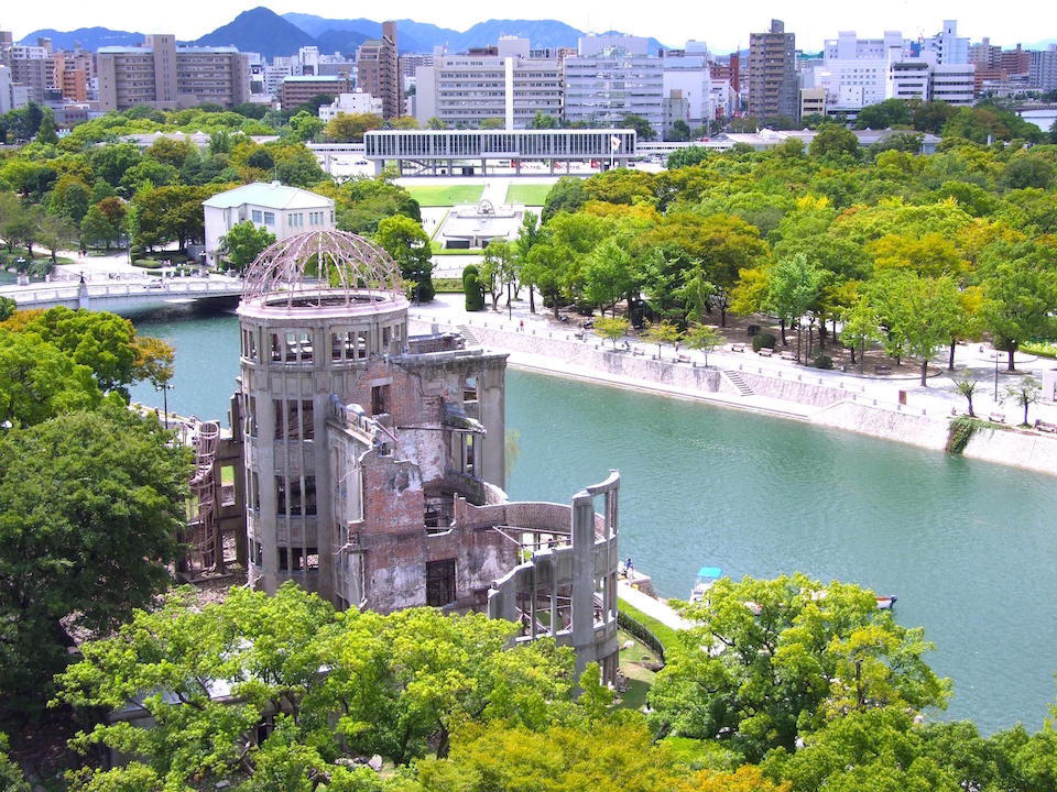 Hiroshima, where the G7 Summit will be held, is a beautiful city surrounded by lush green mountains. HIROSHIMA CONVENTION & VISITORS BUREAU