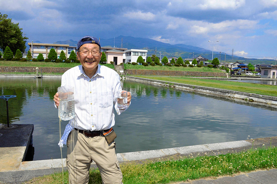 NAKAMOTO Nobutada in front of the Someya Water Treatment Plant in Nagano Prefecture.