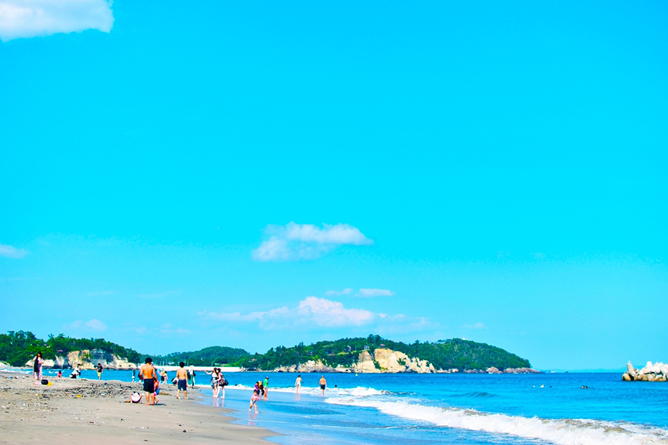 People are enjoying the sunny and quaint shores of Shobuta Beach during the summer season.