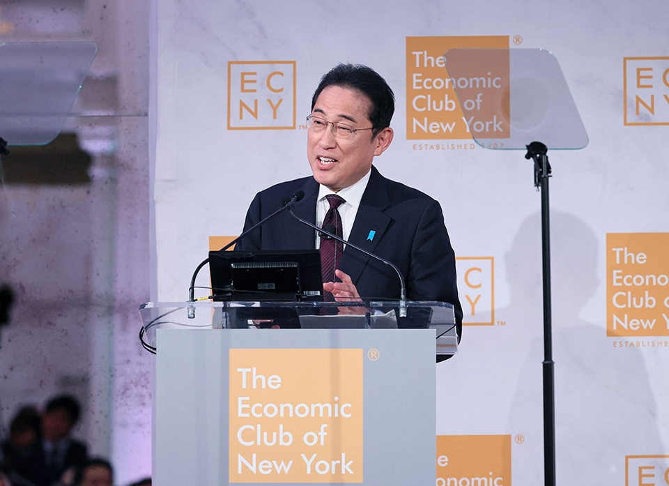 Prime Minister Kishida delivering remarks to the Economic Club of New York.