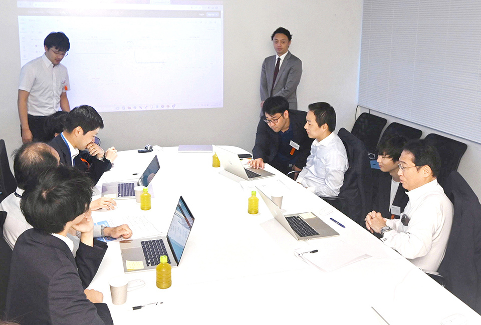 Prime Minister Kishida attended the generative AI tutorial course at the University of Tokyo.