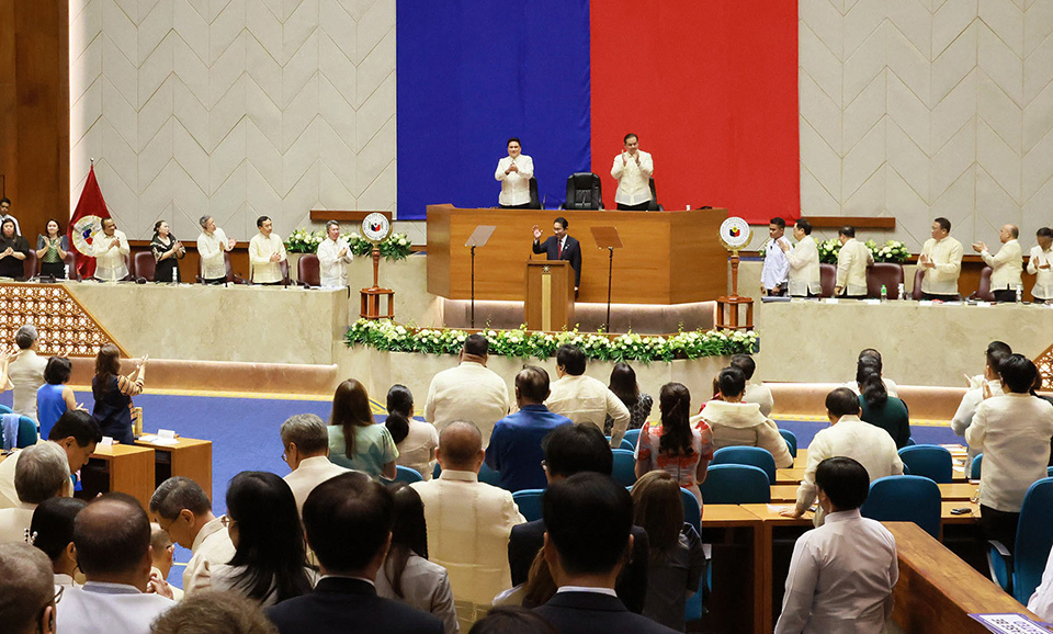 Prime Minister KISHIDA Fumio of Japan delivering a policy speech at the joint session of the Philippine Senate and House of Representatives.