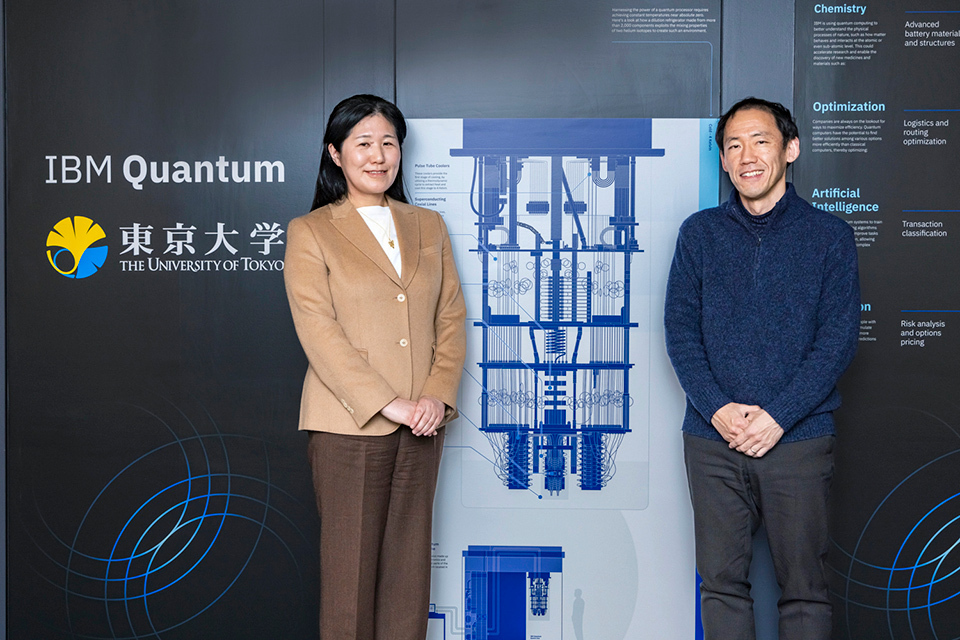 Professor MURAO Mio and Associate Professor TERASHI Koji standing at the IBM-UTokyo Lab.