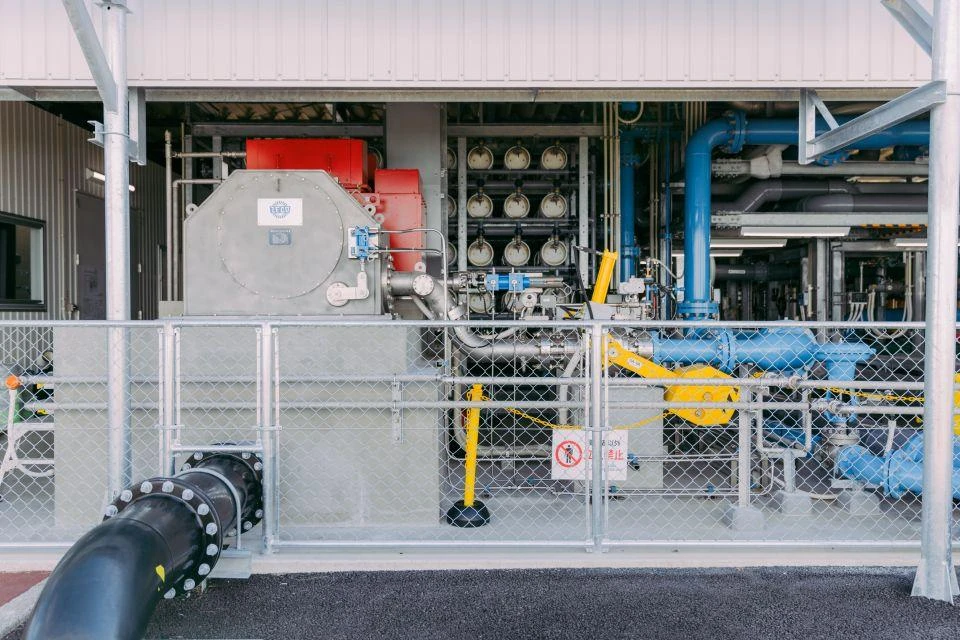 A photo of the generator and turbine system at Mamizupia Seawater Desalination Plant