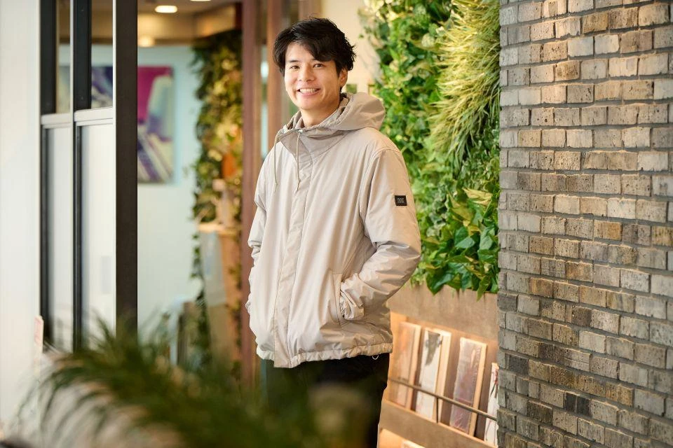 Fukai Kisho, CEO of KAPOK JAPAN, wearing one of the company's jackets