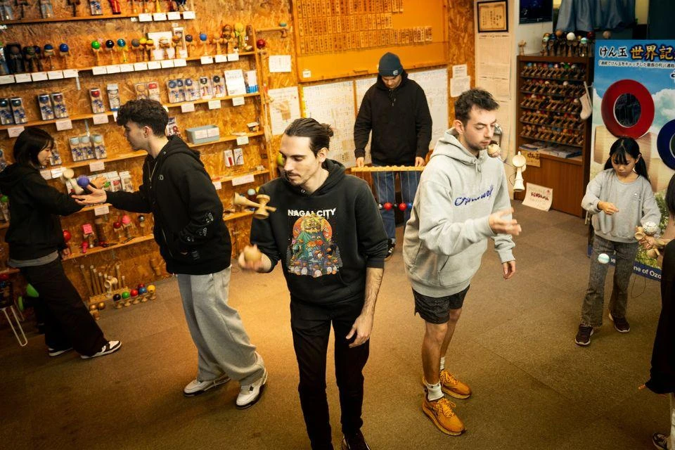 Shelby Brown and Lyndon Whalen, along with other kendama players of various ages