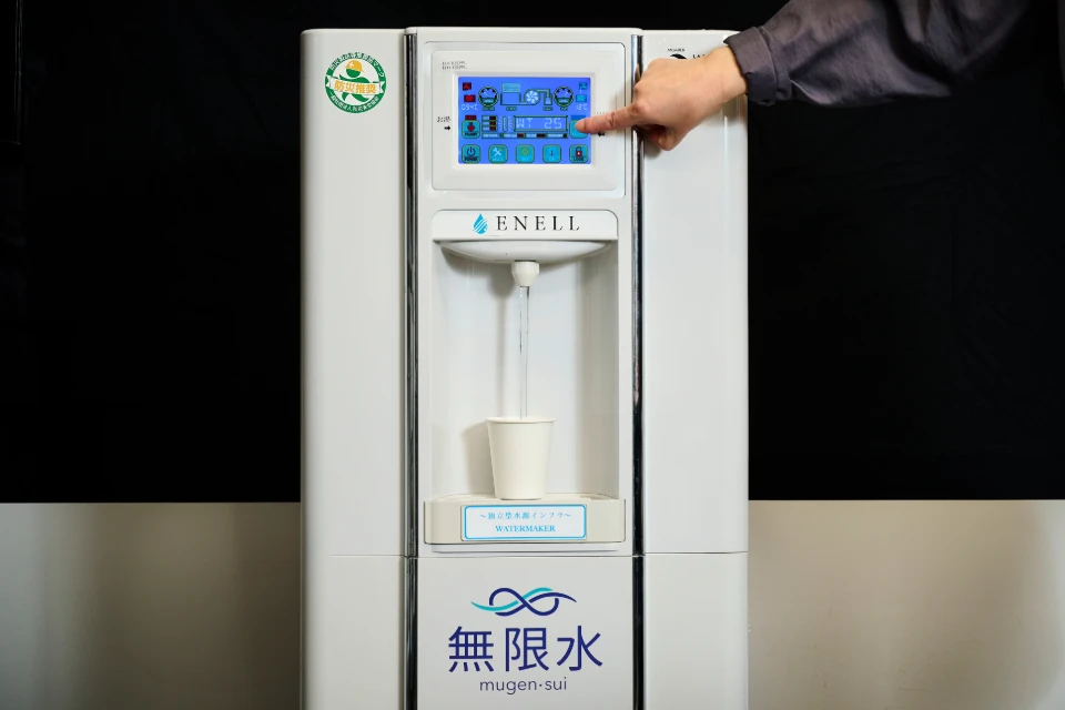 The mugen-sui off-grid water source madeby Enell resembles a regular water server