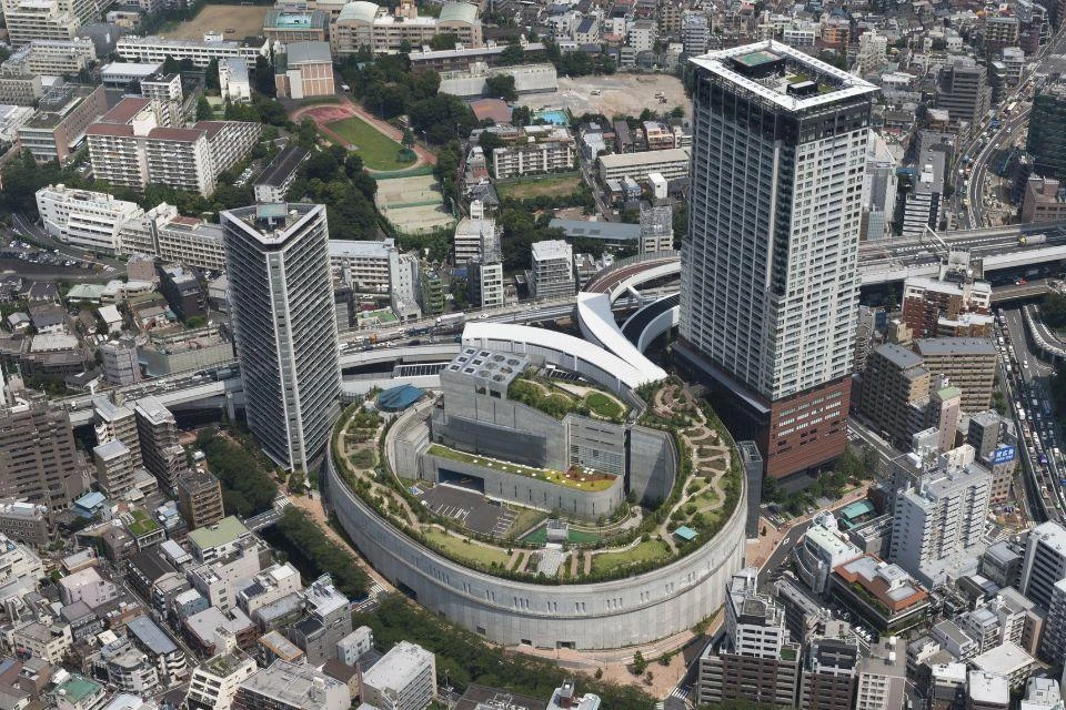 An aerial view of the Ohashi Village Forest on top of Ohashi Junction, a large rooftop green space in central Tokyo