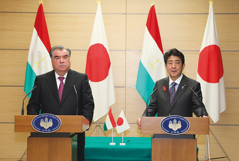 Met with H.E. Mr. Emomali Rahmon, President of the Republic of Tajikistan, at the Japanese Prime Minister’s Office. (October 2018)