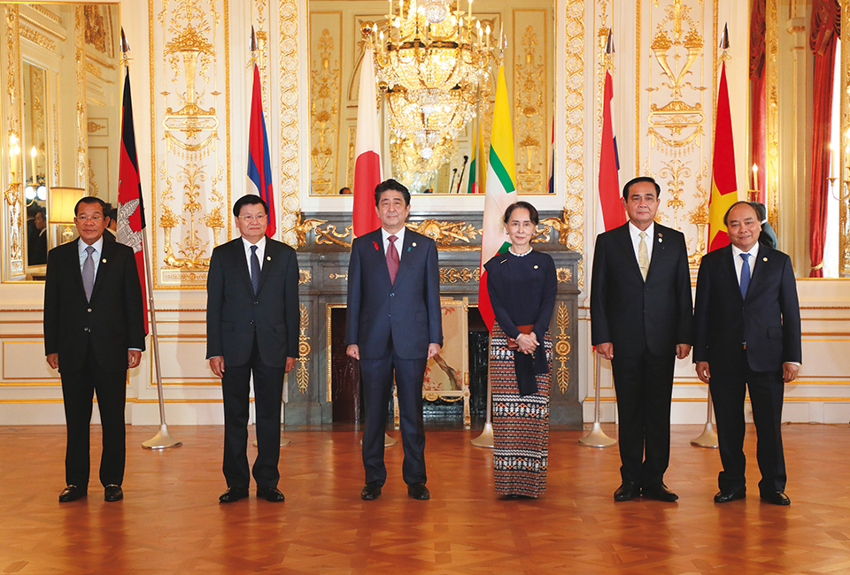 Attended the Mekong-Japan Summit Meeting at Akasaka State Guest House and met with attending leaders at the Japanese Prime Minister’s Office. (October 2018)