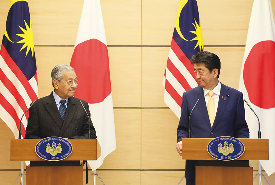 Met with Tun Dr. Mahathir bin Mohamad, Prime Minister of Malaysia, at the Japanese Prime Minister’s Office. (November 2018)