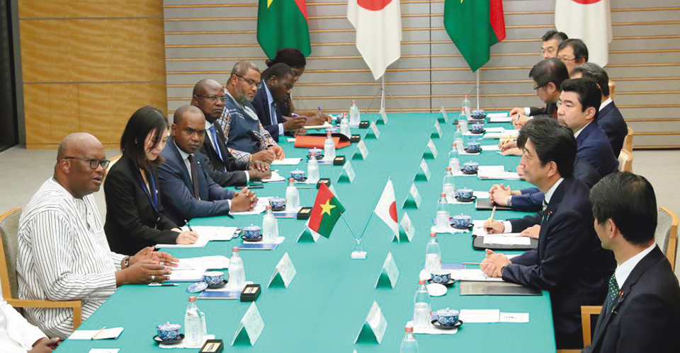Met with H.E. Mr. Roch Marc Christian Kabore, President of Burkina Faso, at the Japanese Prime Minister’s Office. (November 2018)