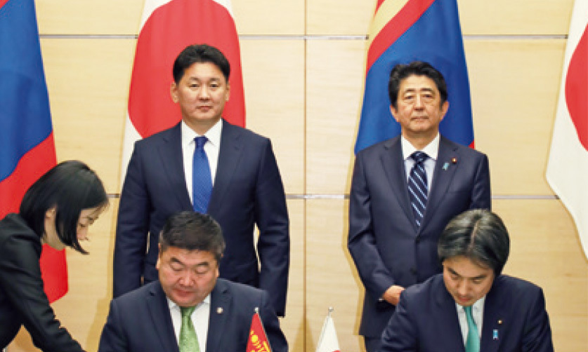 Met with H.E. Mr. Ukhnaa Khurelsukh, Prime Minister of Mongolia, at the Japanese Prime Minister’s Office. (December 2018)