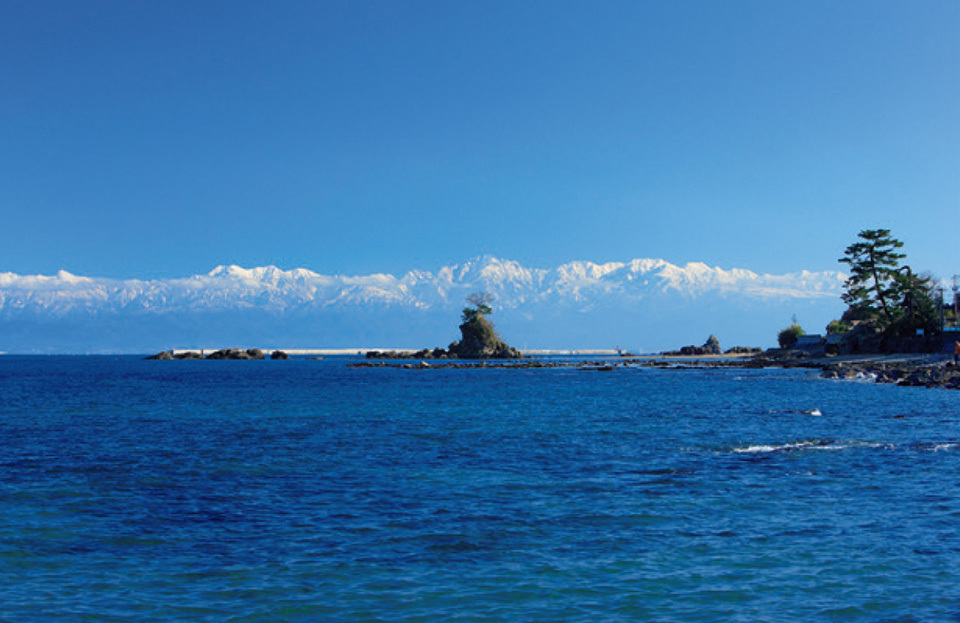 Toyama Bay is represented in the World’s Most Beautiful Bays Club, an international NGO supported by UNESCO.