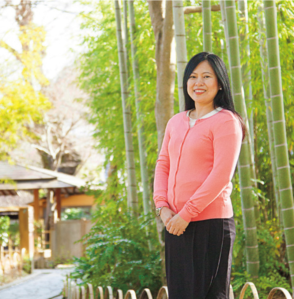 Many foreign tourists visit the hot-spring resort town of Shuzenji in Izu Peninsula, Shizuoka. There is a pleasant walking course through a bamboo grove along the river.