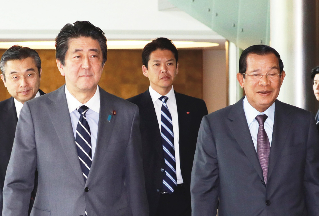 Met with Samdech Akka Moha Sena Padei Techo Hun Sen, Prime Minister of the Kingdom of Cambodia, at the Japanese Prime Minister’s Office. (May 2019)