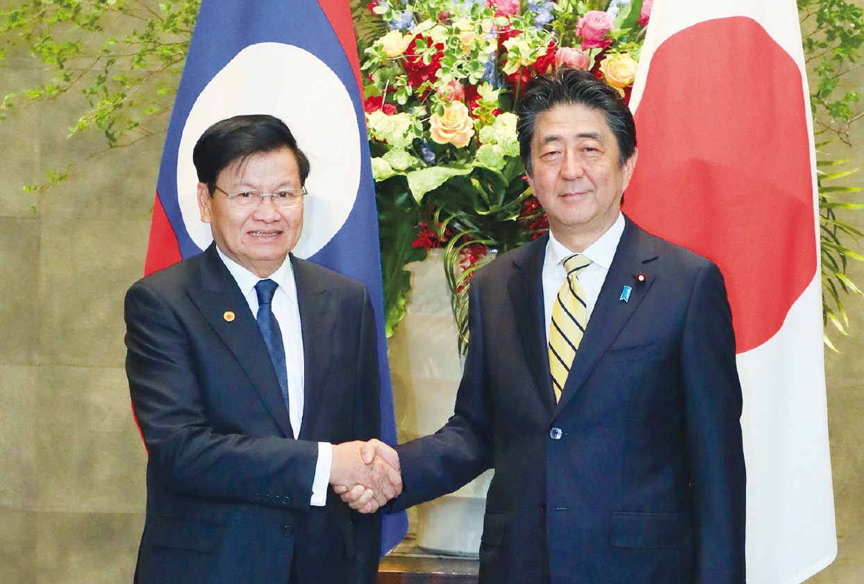 Met with H.E. Dr. Thongloun Sisoulith, Prime Minister of the Lao People’s Democratic Republic, at the Japanese Prime Minister’s Office. (May 2019)