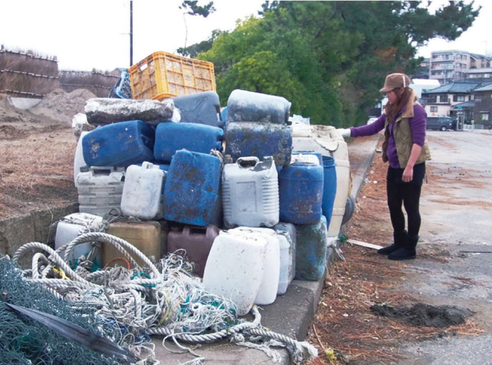 If beached plastic debris is not immediately collected, it will return to the ocean.
