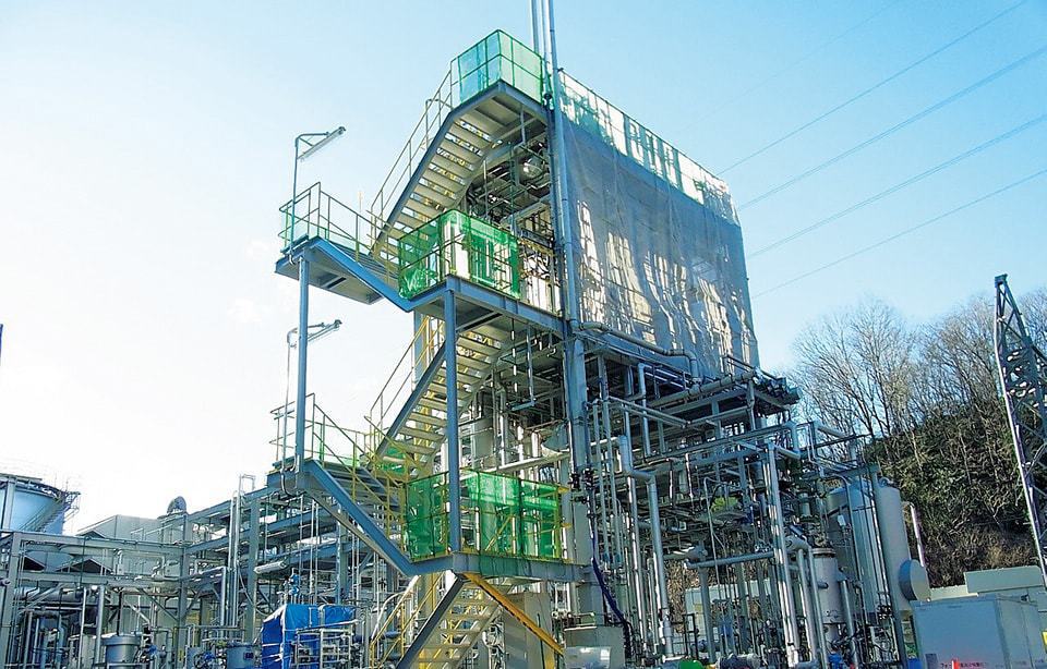 The pilot plant built in a cooperative effort with a disposal treatment facility in Saitama is drawing interest from countries and businesses around the world.