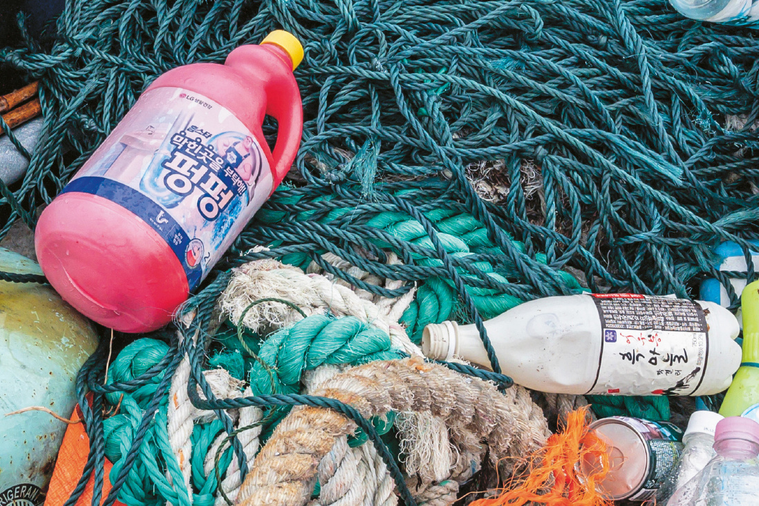Much of the household garbage dumped into the sea in nearby countries floats over to Tsushima. 