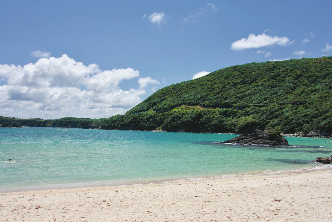While Tsushima garners attention for its ocean garbage, not all of the islands’ shores are covered with trash. The beauty of Miudahama Beach is a powerful symbol raising awareness of the problem and spurring action.
