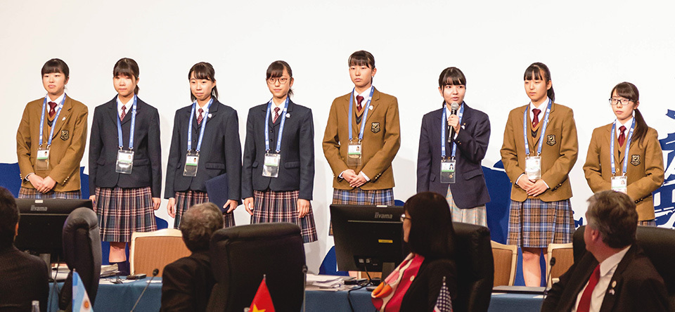 Nine students brought their ideas together, and presented a plan for developing the global economy with multilateral cooperation.