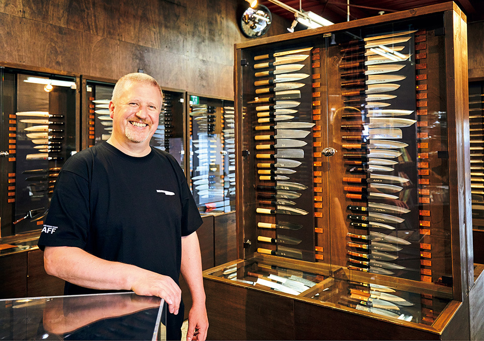 A Canadian Knife-Shop Owner Inspires Craftsmanship / The Government of Japan - JapanGov -