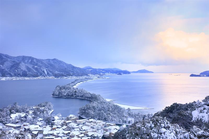 Winter in Japan, Kansai-Style: Natural Beauty, Lively Festivals, Flavorful Foods